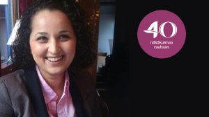 Samia Hathroubi hymyilee kameralle.